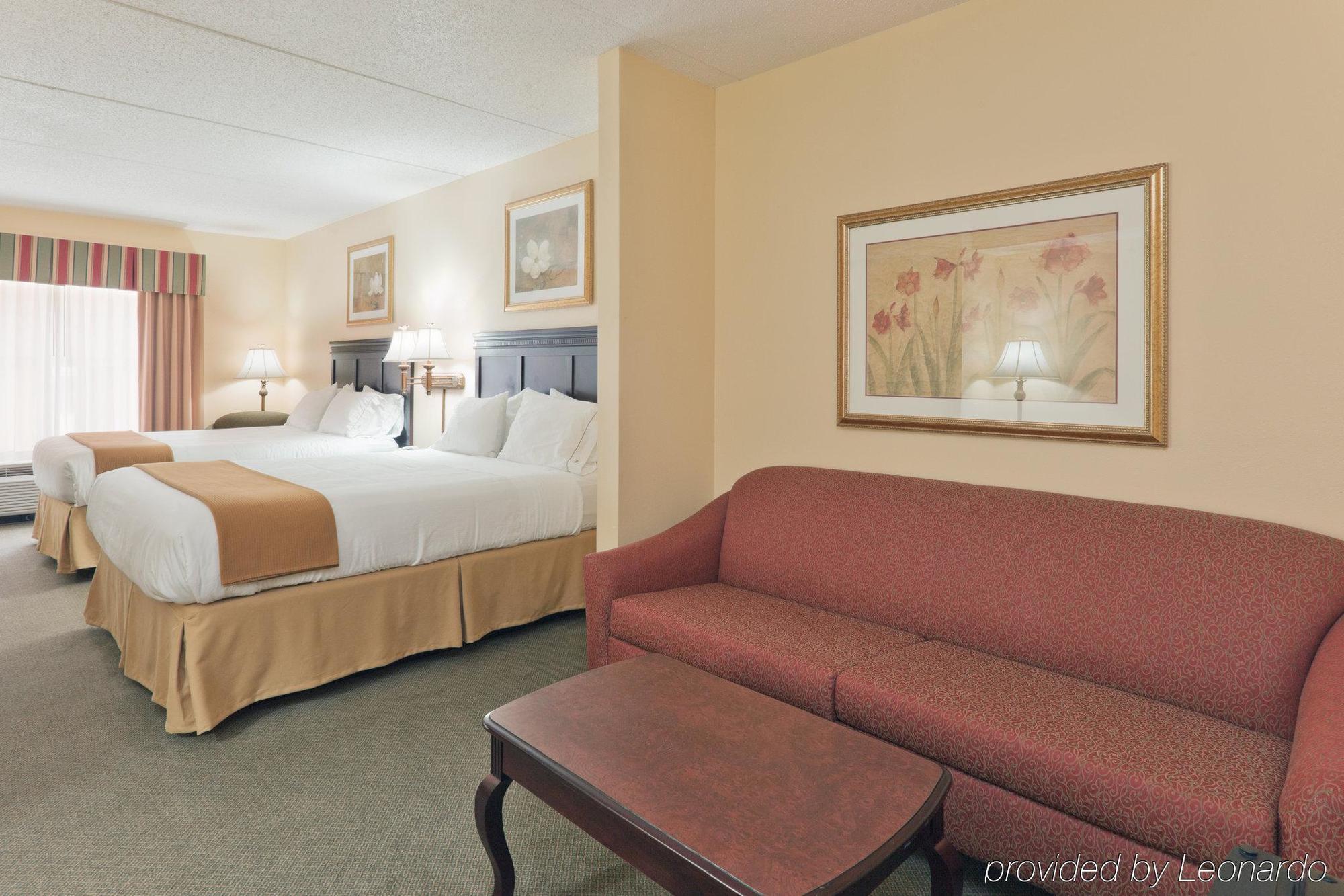 Holiday Inn Express & Suites - Tuscaloosa-University, An Ihg Hotel Room photo