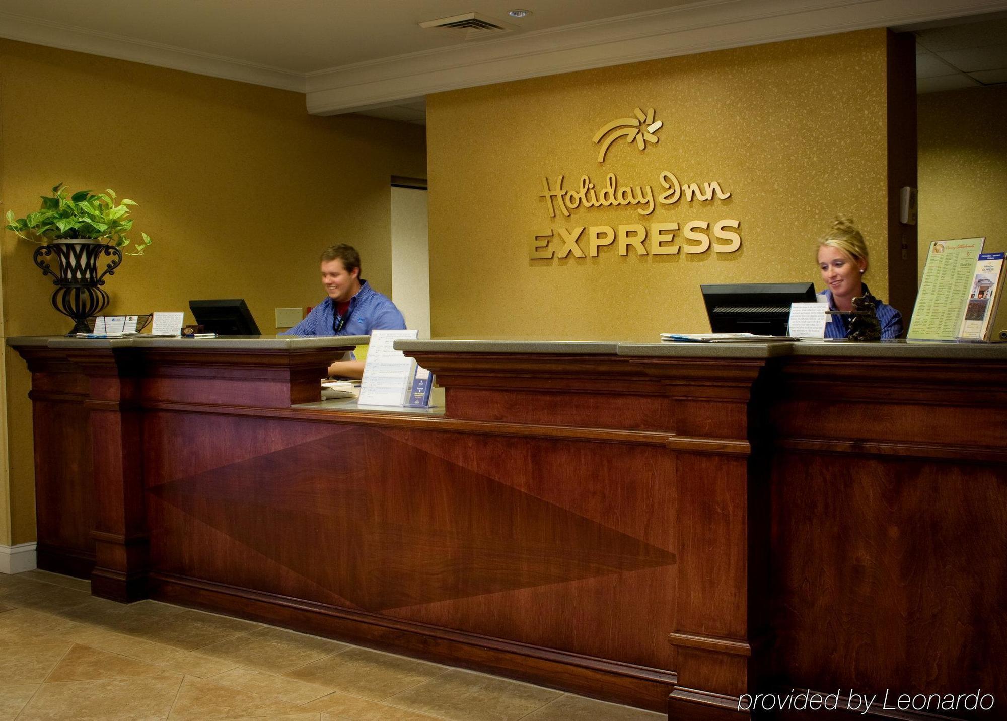 Holiday Inn Express & Suites - Tuscaloosa-University, An Ihg Hotel Interior photo